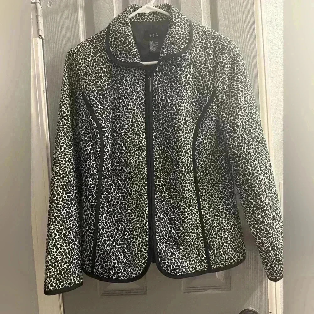 R•Q•T black & white zippered quilted lightweight lined jacket women’s size Med